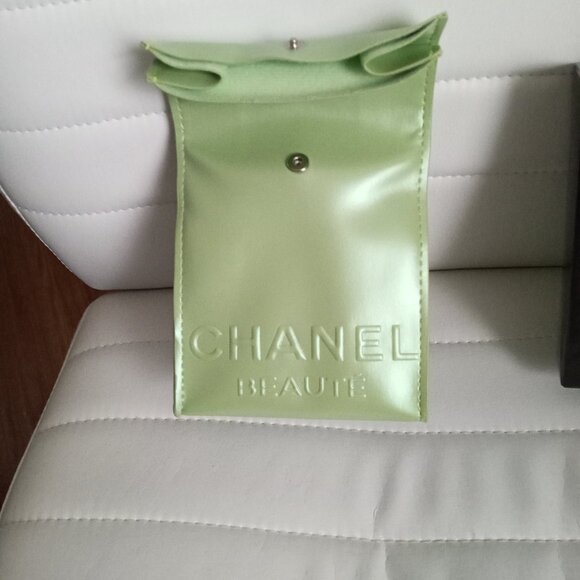 CHANEL MAKEUP TAKEAWAYS POUCH MAKEUP BAG Limited Edition NIB - Picture 4 of 11